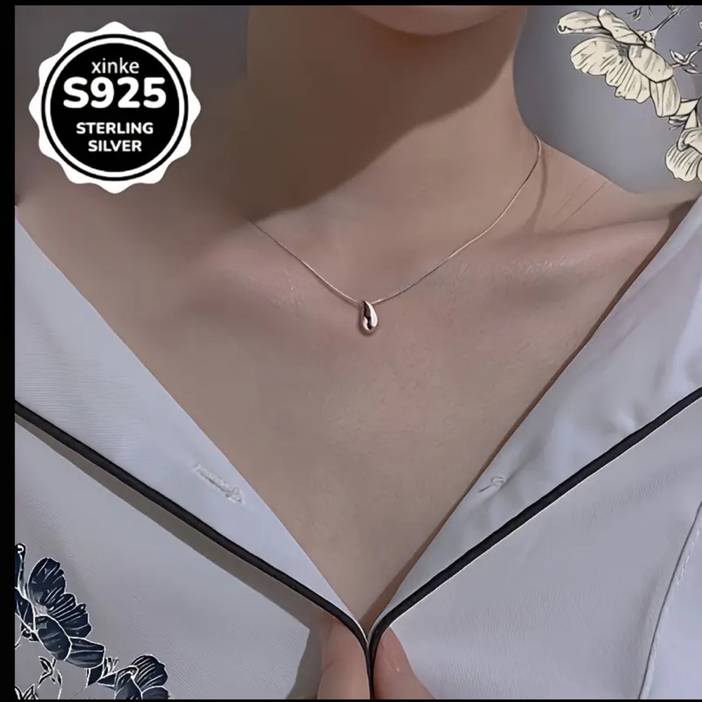 Elegant Silver Teardrop Pendant Necklace
